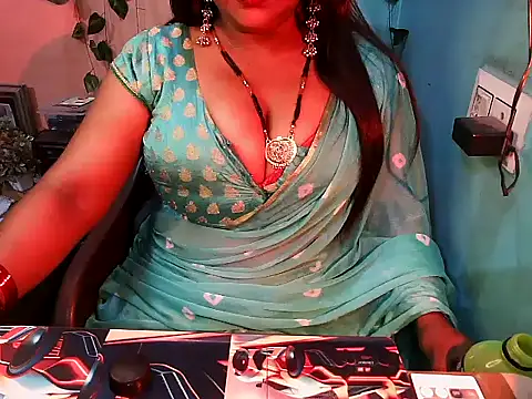 Snapshot of PREETI_BABY chatting on May 4, 3:52 pm PREETI BABY online show from May 4, 3:52 pm