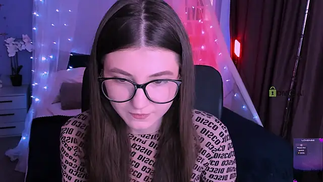 Snapshot of lissa_night chatting on December 19, 10:22 am lissa night online show from December 19, 10:22 am