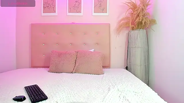 ANNIE DOLCE  online show from May 28, 10:07 pm