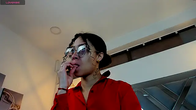 Hanna Cornee  online show from September 17, 1:46 pm