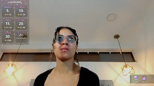 Hanna Cornee  online show from November 20, 1:44 pm