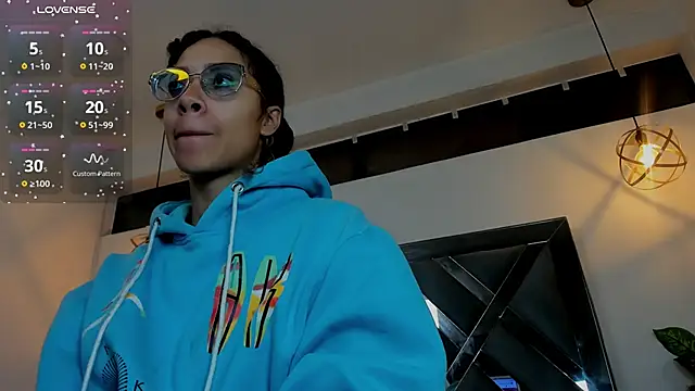 Hanna Cornee  online show from December 4, 12:25 pm