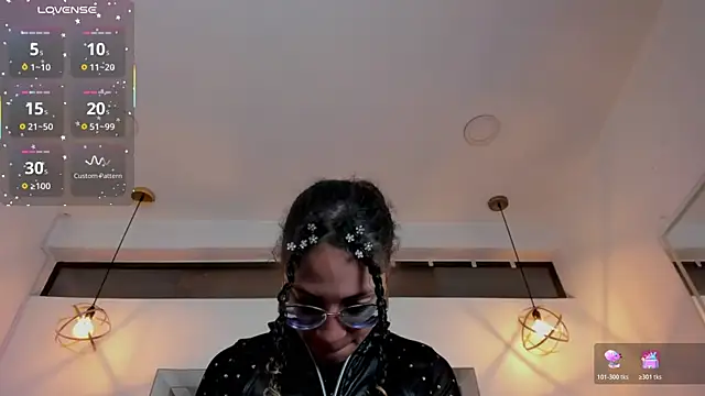 Hanna Cornee  online show from December 17, 2:12 pm