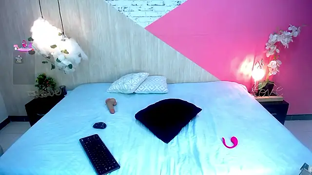 sophia brunette  online show from January 14, 12:00 pm