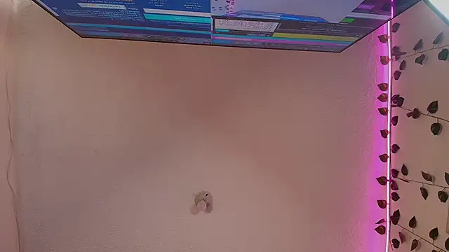 Snapshot of Barbiie_98 chatting on February 21, 2:18 pm Barbiie 98 online show from February 21, 2:18 pm