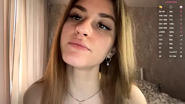 Snapshot of miainheat chatting on October 14, 9:10 am miainheat online show from October 14, 9:10 am