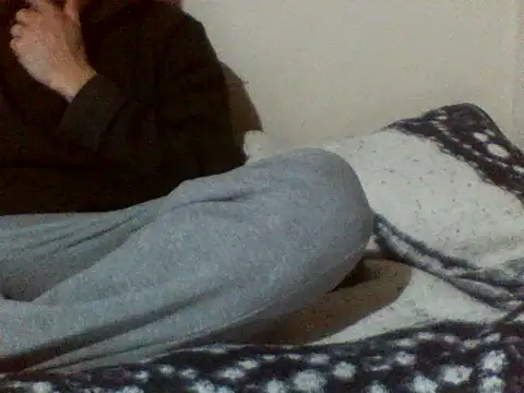 Snapshot of Lunaty00 chatting on February 7, 7:23 am Lunaty00 online show from February 7, 7:23 am