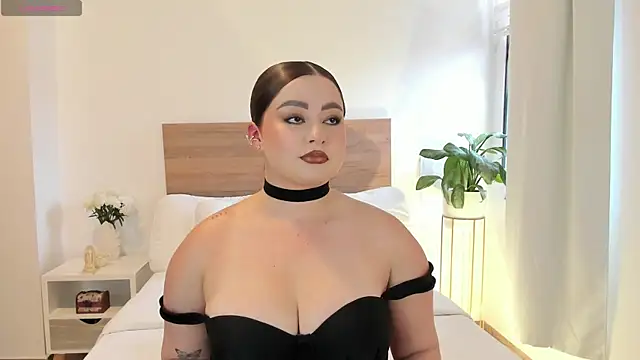 Lea Joness online show from July 31, 8:52 pm