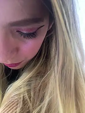 VesperVelvet online show from March 18, 4:04 am