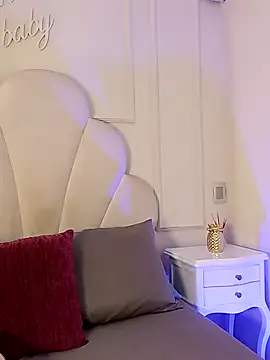 Kaylachannell online show from November 22, 2:54 am