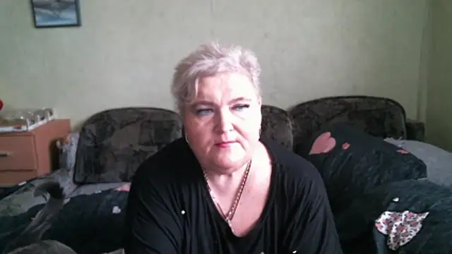 Snapshot of Lana555 chatting on April 8, 5:18 am Lana555 online show from April 8, 5:18 am