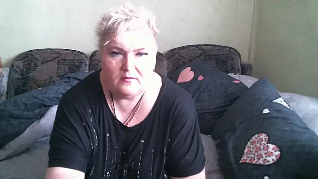 Snapshot of Lana555 chatting on April 9, 8:20 am Lana555 online show from April 9, 8:20 am