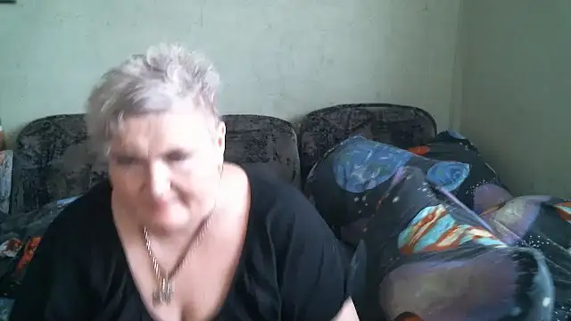 Snapshot of Lana555 chatting on April 11, 10:19 am Lana555 online show from April 11, 10:19 am