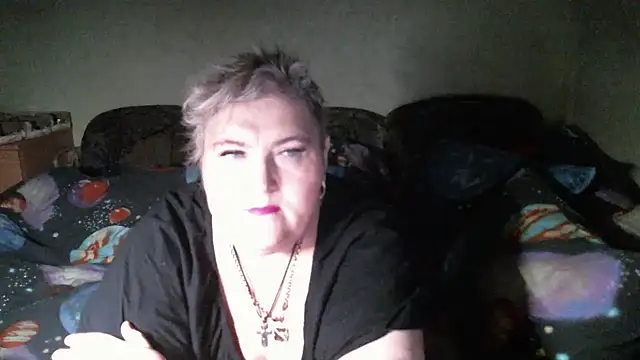Snapshot of Lana555 chatting on April 12, 1:32 am Lana555 online show from April 12, 1:32 am