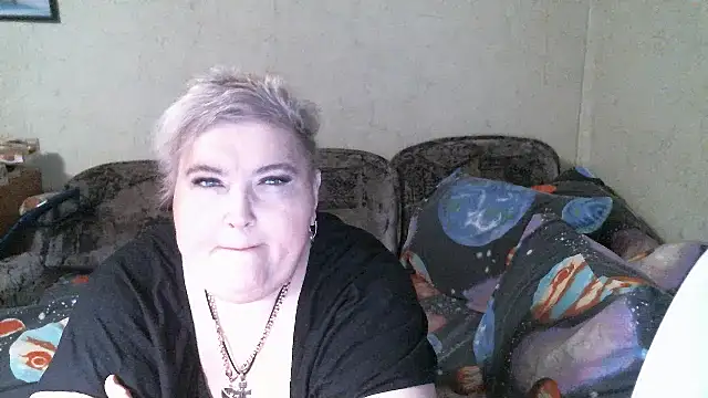 Snapshot of Lana555 chatting on April 13, 8:25 pm Lana555 online show from April 13, 8:25 pm