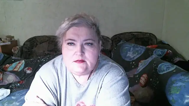Snapshot of Lana555 chatting on April 19, 6:10 pm Lana555 online show from April 19, 6:10 pm