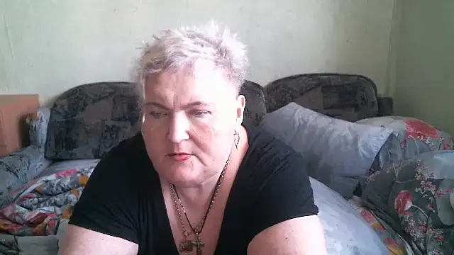 Snapshot of Lana555 chatting on June 10, 9:19 am Lana555 online show from June 10, 9:19 am