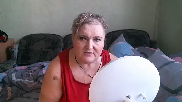 Snapshot of Lana555 chatting on July 19, 9:02 am Lana555 online show from July 19, 9:02 am
