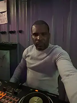 Snapshot of Sooperior chatting on February 16, 12:29 am Sooperior online show from February 16, 12:29 am