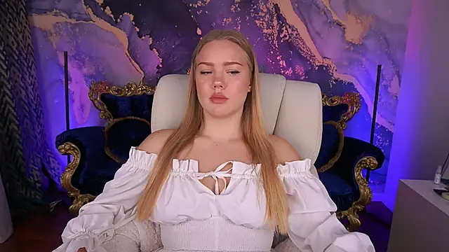 CelesteNoir online show from October 9, 6:33 am