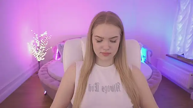 Snapshot of CelesteNoir chatting on February 12, 8:53 am CelesteNoir online show from February 12, 8:53 am