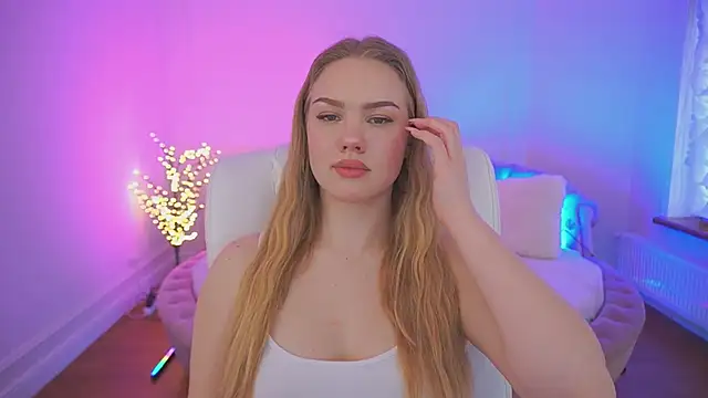 Snapshot of CelesteNoir chatting on February 17, 9:17 am CelesteNoir online show from February 17, 9:17 am