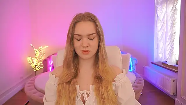 Snapshot of CelesteNoir chatting on February 23, 7:50 am CelesteNoir online show from February 23, 7:50 am