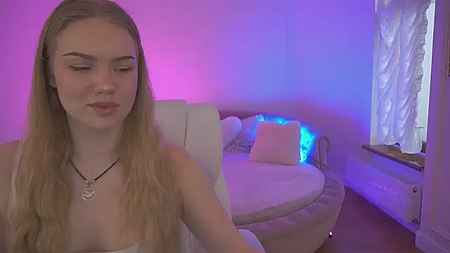 Snapshot of CelesteNoir chatting on February 25, 8:02 am CelesteNoir online show from February 25, 8:02 am