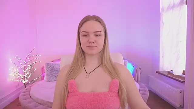 Snapshot of CelesteNoir chatting on March 3, 7:36 am CelesteNoir online show from March 3, 7:36 am