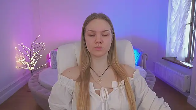 Snapshot of CelesteNoir chatting on March 4, 7:36 am CelesteNoir online show from March 4, 7:36 am