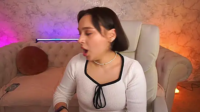 UrMuseOn online show from December 20, 7:59 am