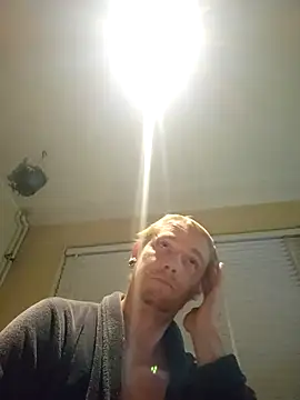 Snapshot of piercingpik chatting on October 6, 7:11 pm piercingpik online show from October 6, 7:11 pm