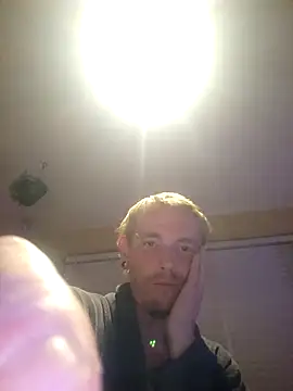 Snapshot of piercingpik chatting on October 13, 6:52 pm piercingpik online show from October 13, 6:52 pm