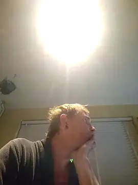 Snapshot of piercingpik chatting on October 14, 6:42 pm piercingpik online show from October 14, 6:42 pm