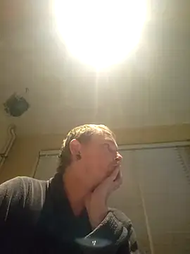 Snapshot of piercingpik chatting on October 15, 7:14 pm piercingpik online show from October 15, 7:14 pm