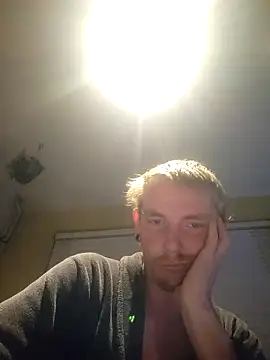 Snapshot of piercingpik chatting on October 18, 5:35 pm piercingpik online show from October 18, 5:35 pm