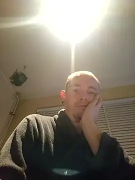 Snapshot of piercingpik chatting on January 7, 11:07 pm piercingpik online show from January 7, 11:07 pm