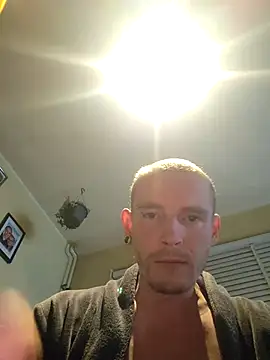 Snapshot of piercingpik chatting on January 9, 12:46 am piercingpik online show from January 9, 12:46 am