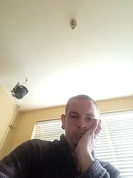 Snapshot of piercingpik chatting on January 16, 12:09 pm piercingpik online show from January 16, 12:09 pm