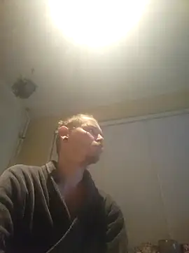 Snapshot of piercingpik chatting on February 7, 12:14 am piercingpik online show from February 7, 12:14 am