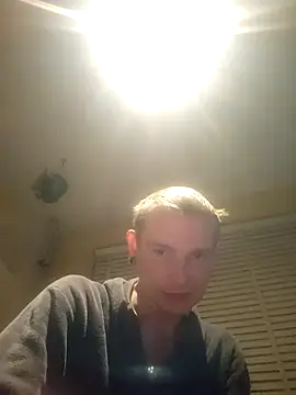 Snapshot of piercingpik chatting on March 3, 10:15 pm piercingpik online show from March 3, 10:15 pm