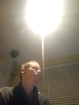 Snapshot of piercingpik chatting on March 4, 10:27 pm piercingpik online show from March 4, 10:27 pm