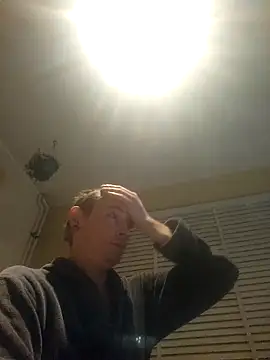 Snapshot of piercingpik chatting on March 13, 1:12 am piercingpik online show from March 13, 1:12 am