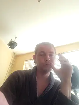 Snapshot of piercingpik chatting on April 5, 11:51 am piercingpik online show from April 5, 11:51 am