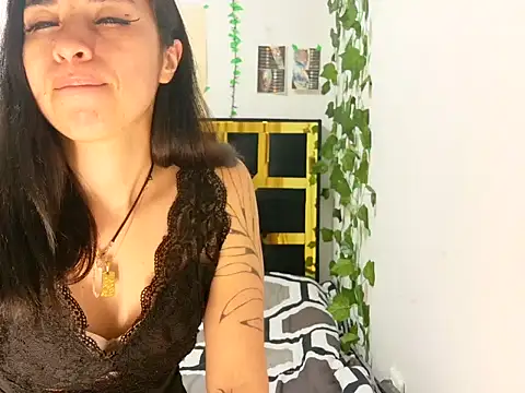 Snapshot of lucywhite13 chatting on September 15, 11:16 pm lucywhite13 online show from September 15, 11:16 pm