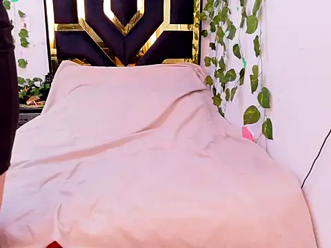 Snapshot of lucywhite13 chatting on October 17, 3:14 pm lucywhite13 online show from October 17, 3:14 pm