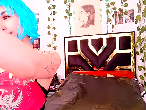 Snapshot of lucywhite13 chatting on October 25, 4:35 pm lucywhite13 online show from October 25, 4:35 pm