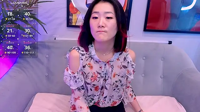 Snapshot of AikoYamada chatting on October 14, 6:25 am AikoYamada online show from October 14, 6:25 am