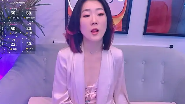 Snapshot of AikoYamada chatting on October 18, 6:37 am AikoYamada online show from October 18, 6:37 am