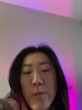 Snapshot of AikoYamada chatting on October 20, 5:41 am AikoYamada online show from October 20, 5:41 am